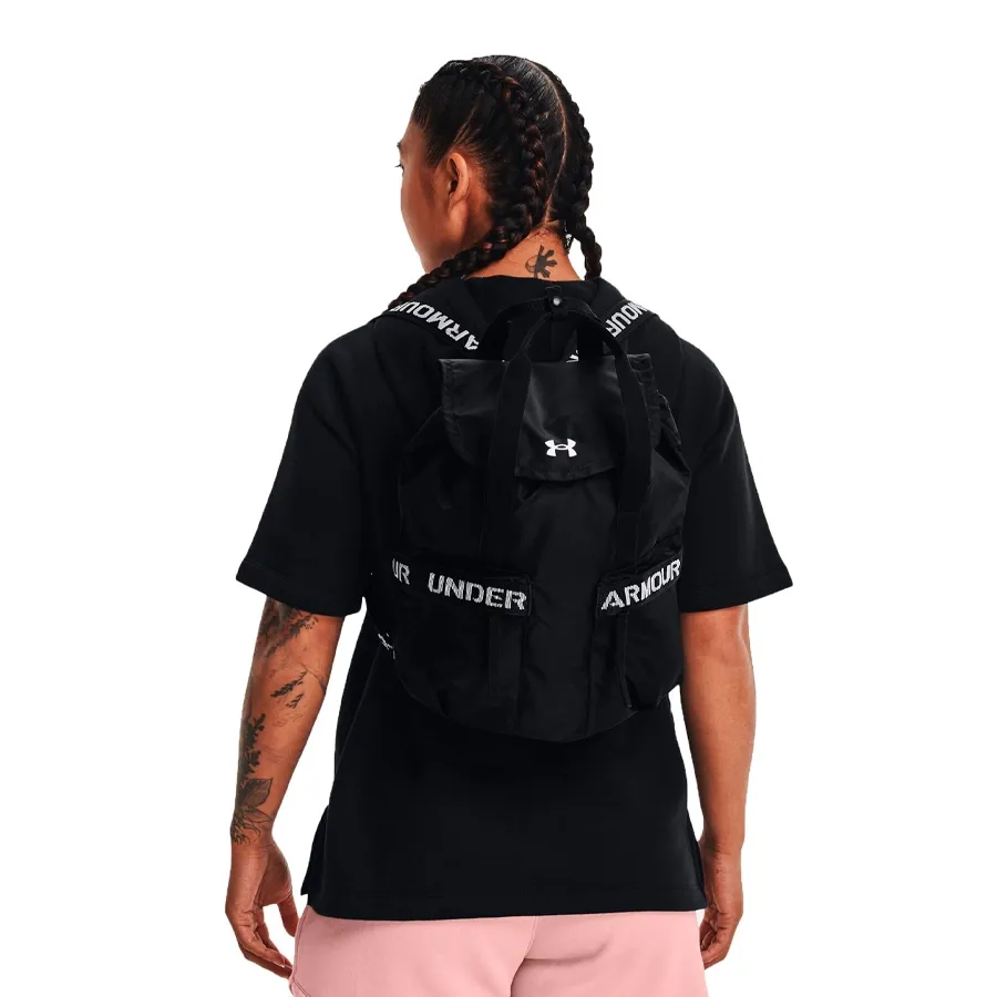 Imagen 2 de 5 de Mochila Under Armour Favorite-NEGRO