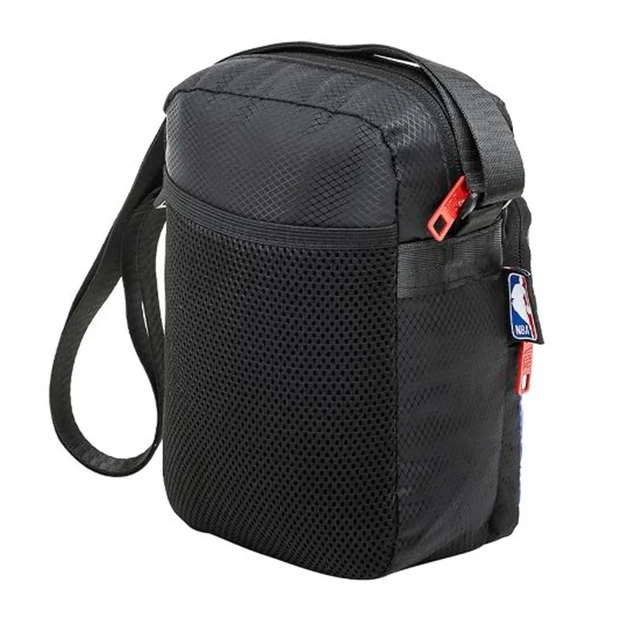 Imagen 1 de 2 de Bandolera Nba Pistons-AZUL/NEGRO/ROJO