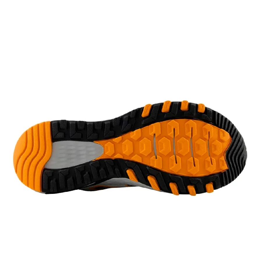 Imagen 3 de 4 de Zapatillas New Balance MT410CA8-GRIS/NARANJA/NEGRO