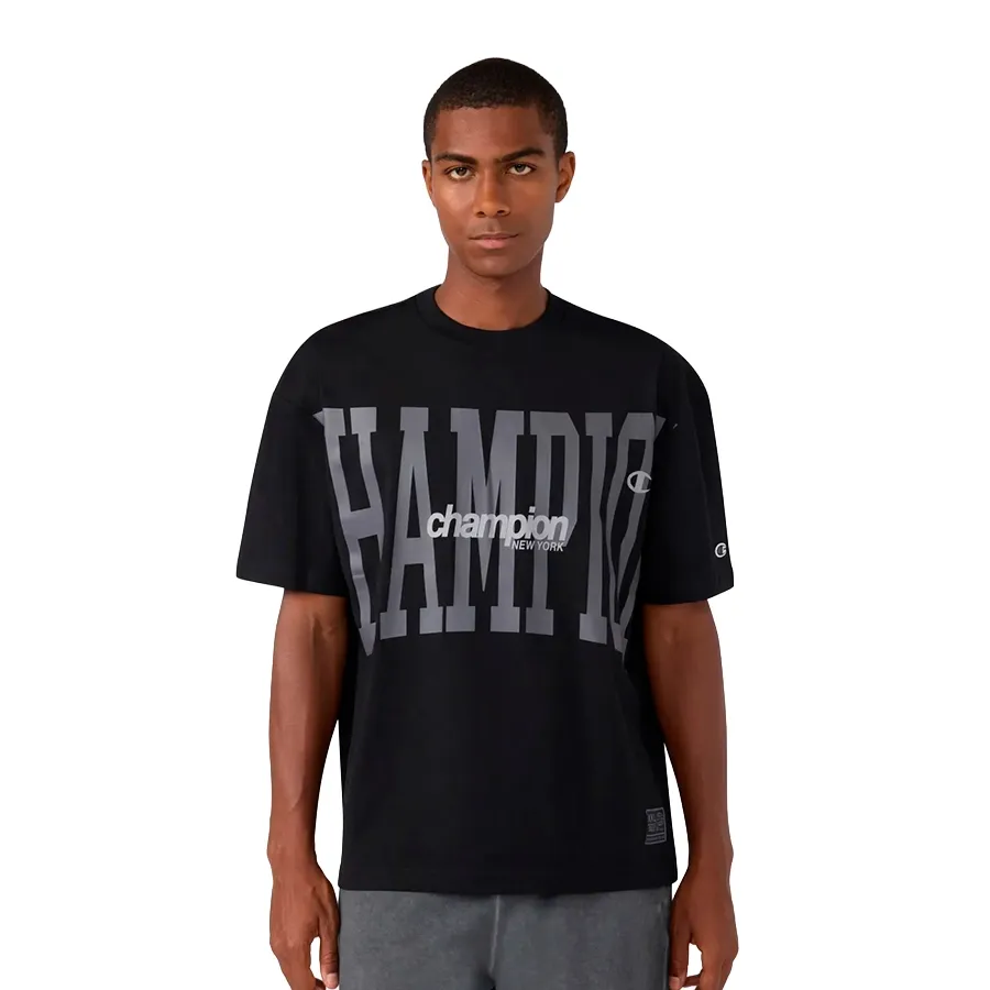 Imagen 0 de 4 de Remera Champion Logo Urban Contemporary-NEGRO/BLANCO