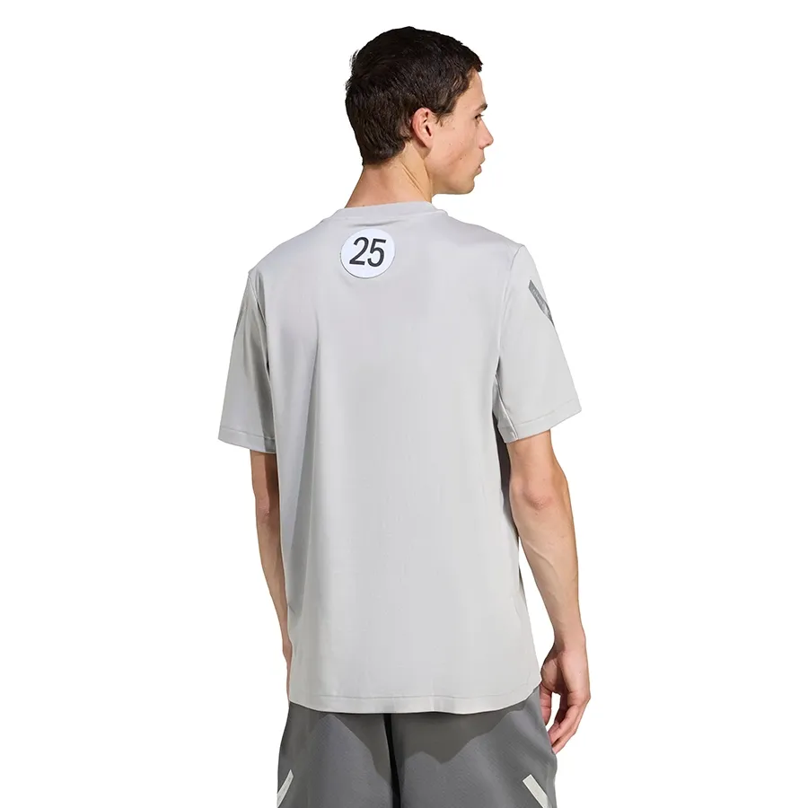 Imagen 2 de 5 de Remera adidas Mercedes-AMG Petronas Formula One Team-GRIS