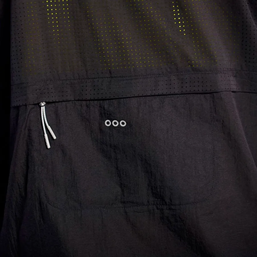 Imagen 6 de 8 de Campera Saucony Triumph Packaway-NEGRO