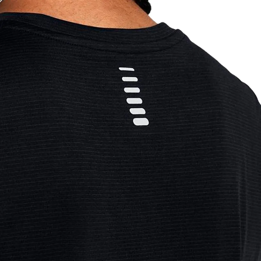 Imagen 4 de 5 de Remera Under Armour de Entrenamiento Launch-NEGRO