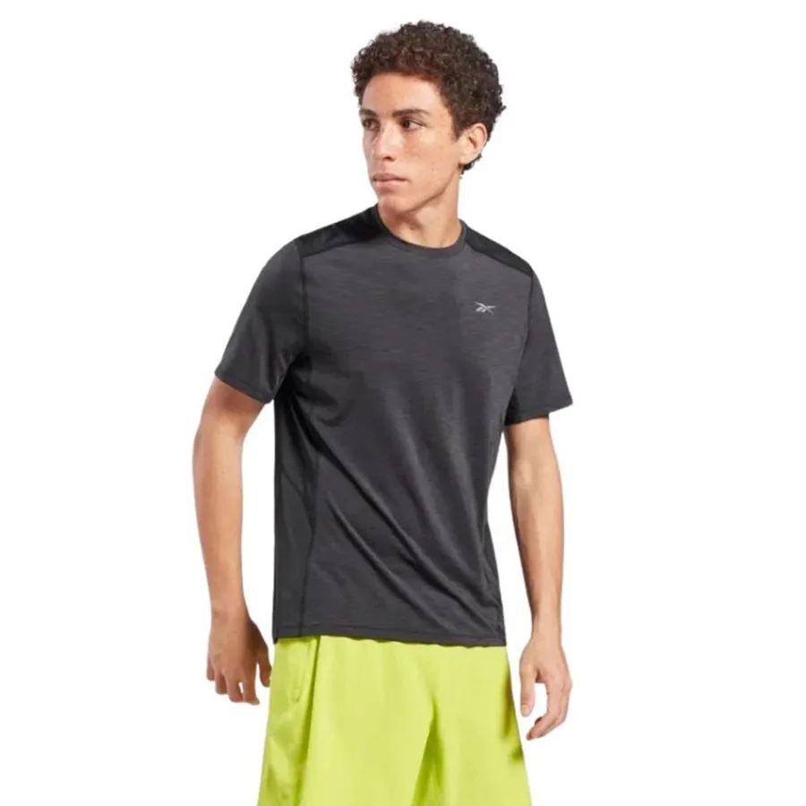 Imagen 2 de 5 de Remera Reebok Solid Athlete-NEGRO