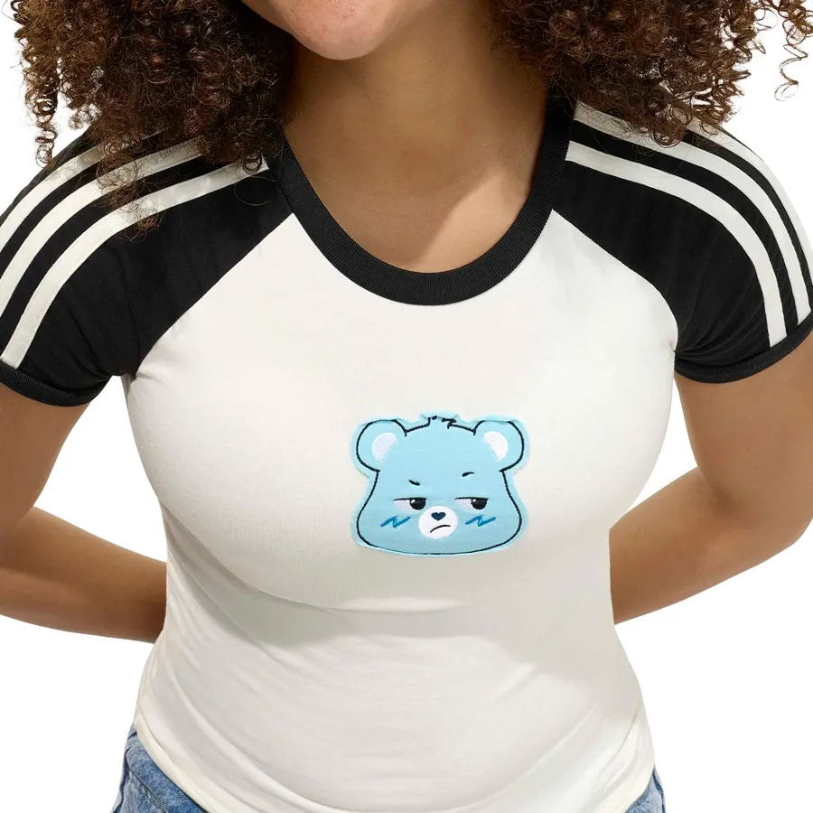 Imagen 3 de 5 de Remera adidas originals Care Bears Slim Cali-BLANCO/NEGRO