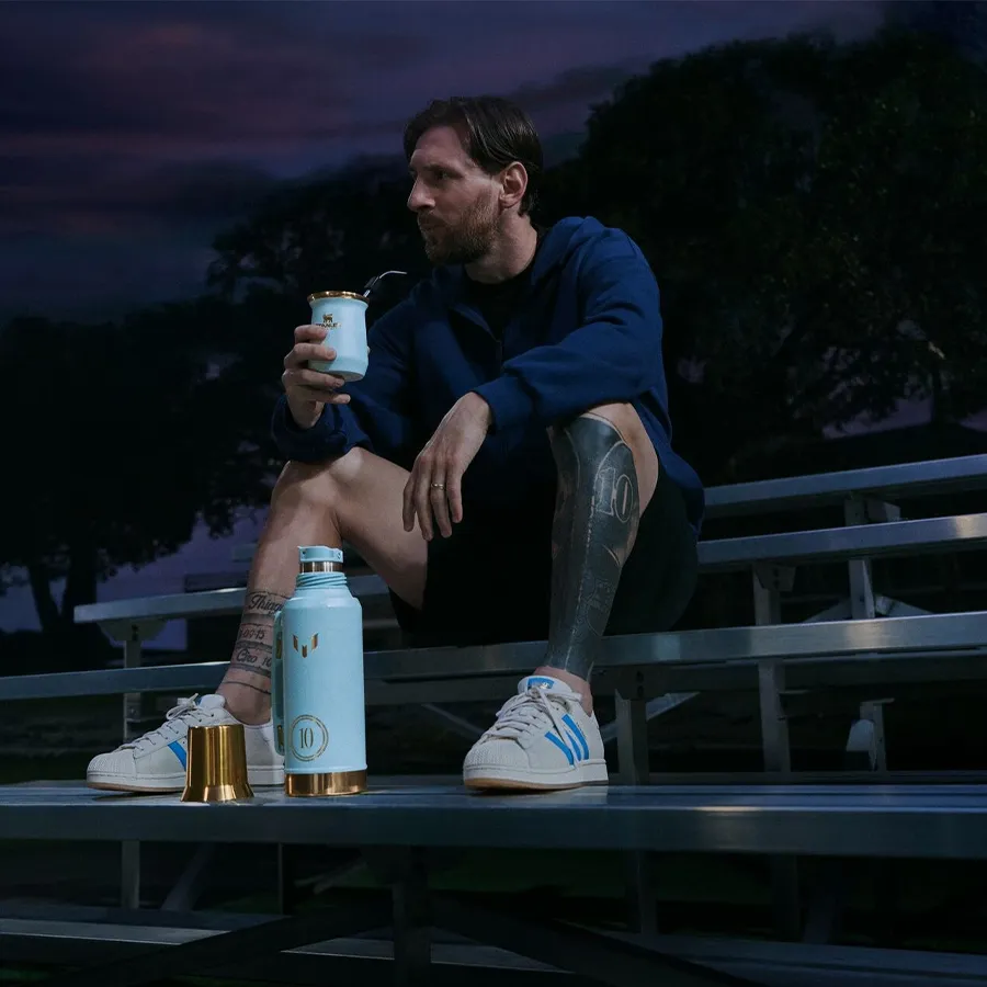 Imagen 4 de 5 de Mate 236 ml. Messi x Stanley 1913-CELESTE/DORADO