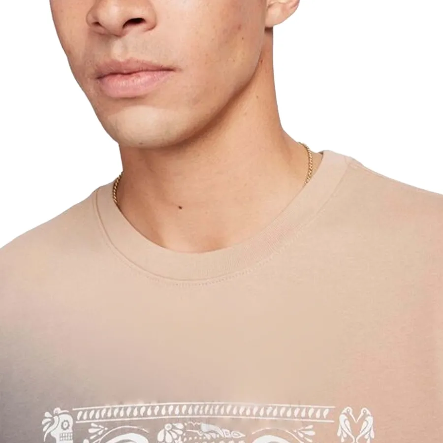 Imagen 2 de 4 de Remera Nike Día de Muertos-NEGRO/CRUDO