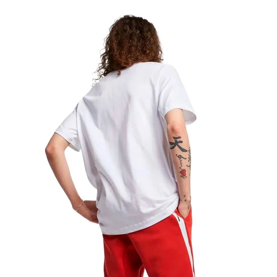 Imagen 1 de 2 de Remera Nike Sportswear Club-BLANCO