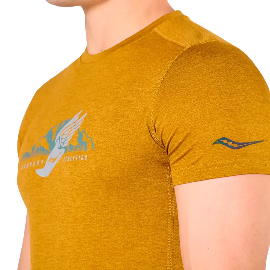 Imagen 3 de 6 de Remera Saucony Stopwatch Graphic-MOSTAZA