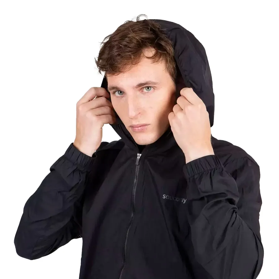 Imagen 1 de 6 de Campera Saucony Elevate Packaway-NEGRO