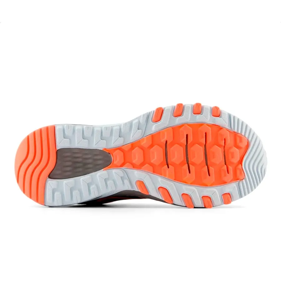 Imagen 3 de 4 de Zapatillas New Balance 410 v8-GRAFITO/NEGRO/CORAL