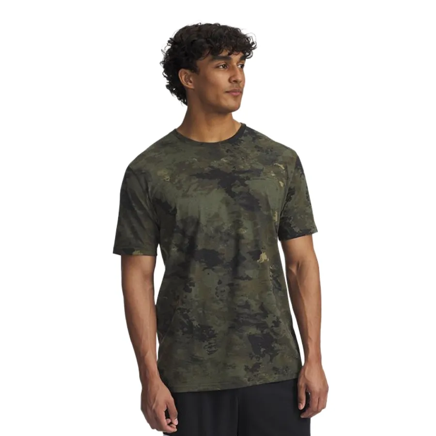 Imagen 0 de 3 de Remera Under Armour Project Rock-VERDE MILITAR/NEGRO