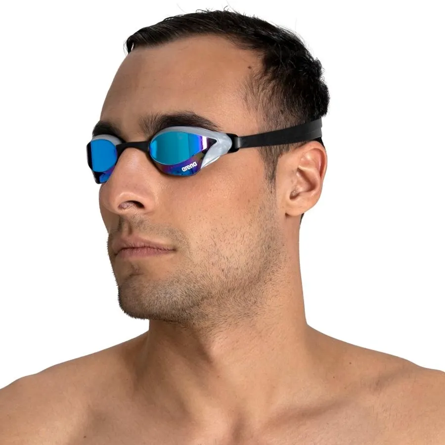 Imagen 1 de 2 de Antiparra Arena Cobra Core Swiper-AZUL/PLATA