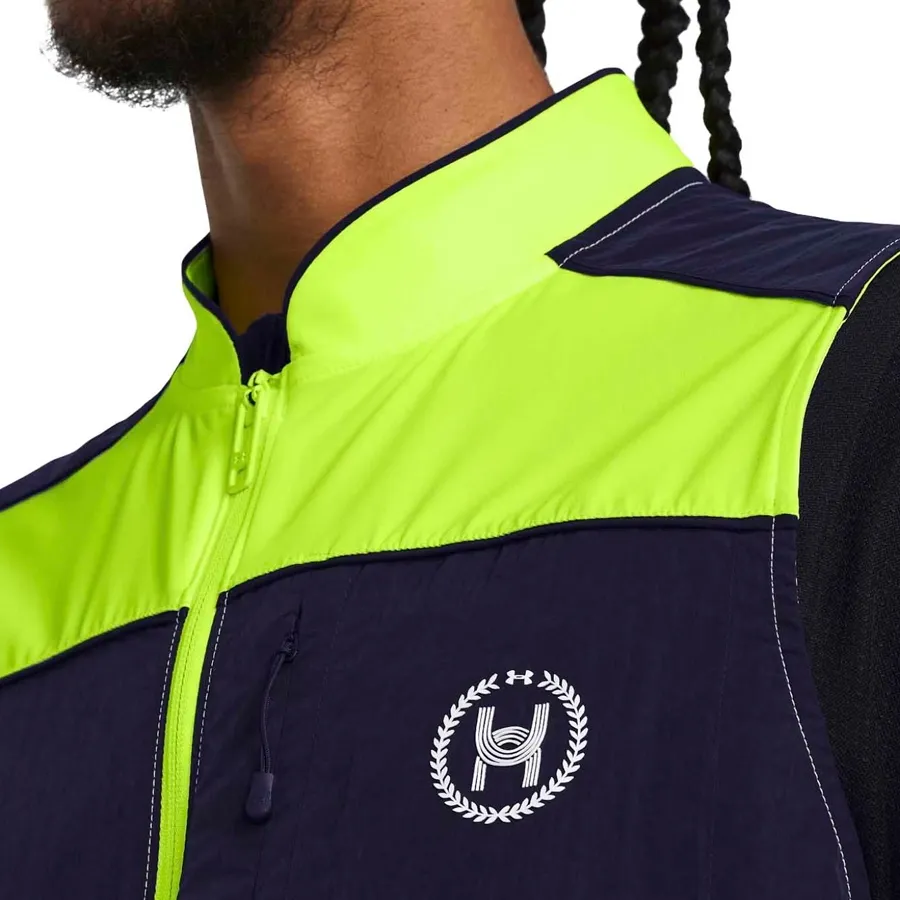 Imagen 3 de 6 de Chaleco Under Armour Run Everywhere-VERDE FLUOR/NEGRO