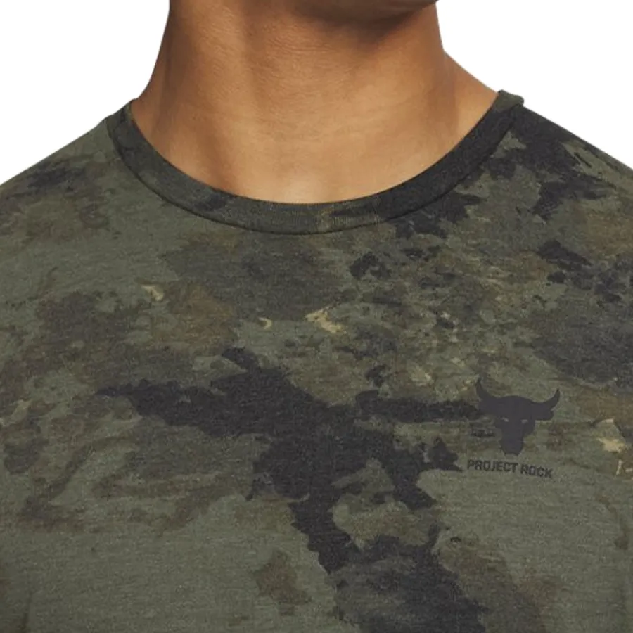Imagen 2 de 3 de Remera Under Armour Project Rock-VERDE MILITAR/NEGRO