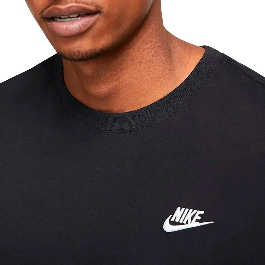 Imagen 4 de 5 de Remera Nike Sportswear Club-NEGRO