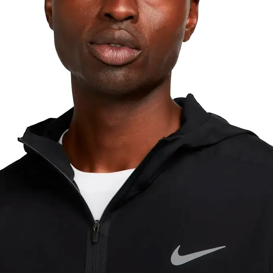 Imagen 2 de 4 de Campera Nike Form-NEGRO