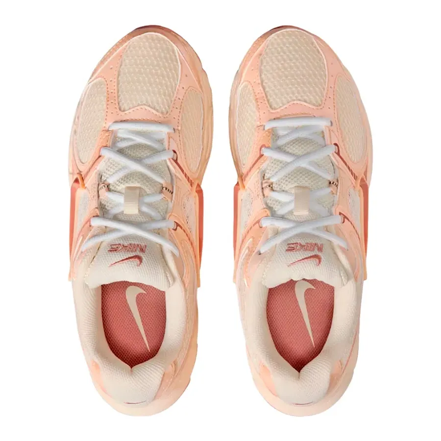 Imagen 2 de 5 de Zapatillas Nike V5 Rnr-ROSA/CRUDO