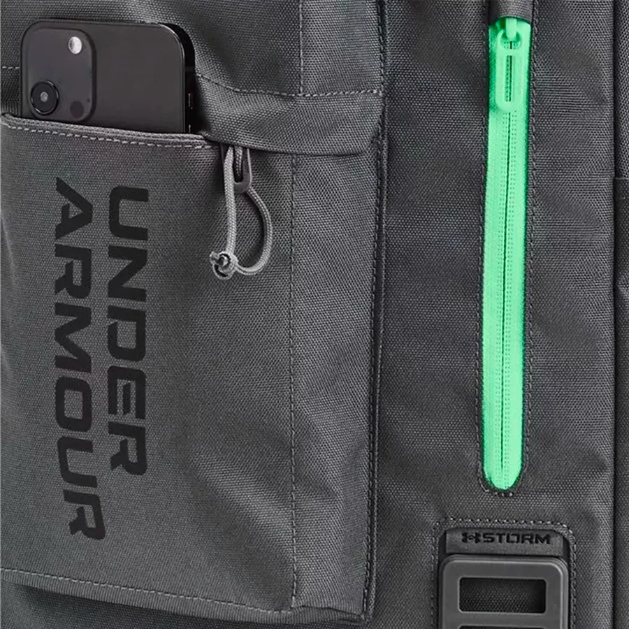 Imagen 2 de 4 de Mochila Under Armour Halftime-GRAFITO/NEGRO