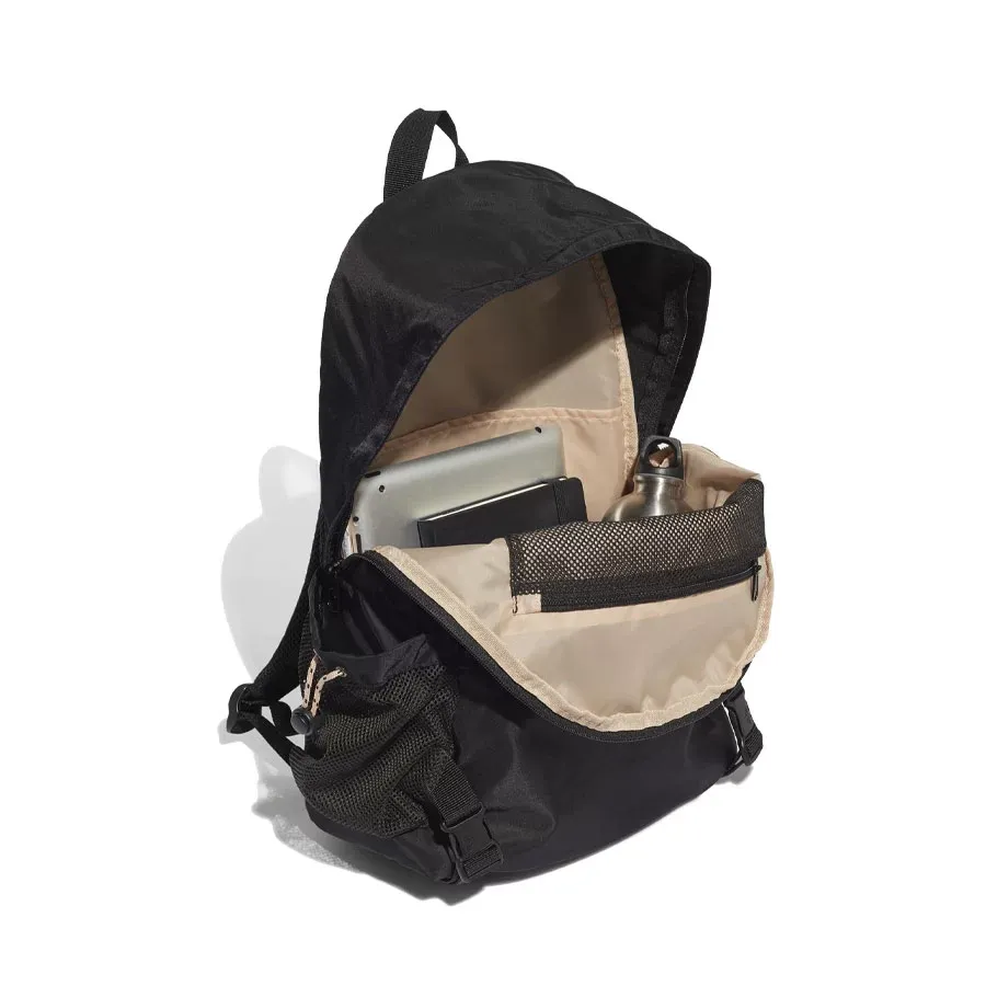 Imagen 2 de 5 de Mochila adidas con Correas para mat de Yoga-NEGRO