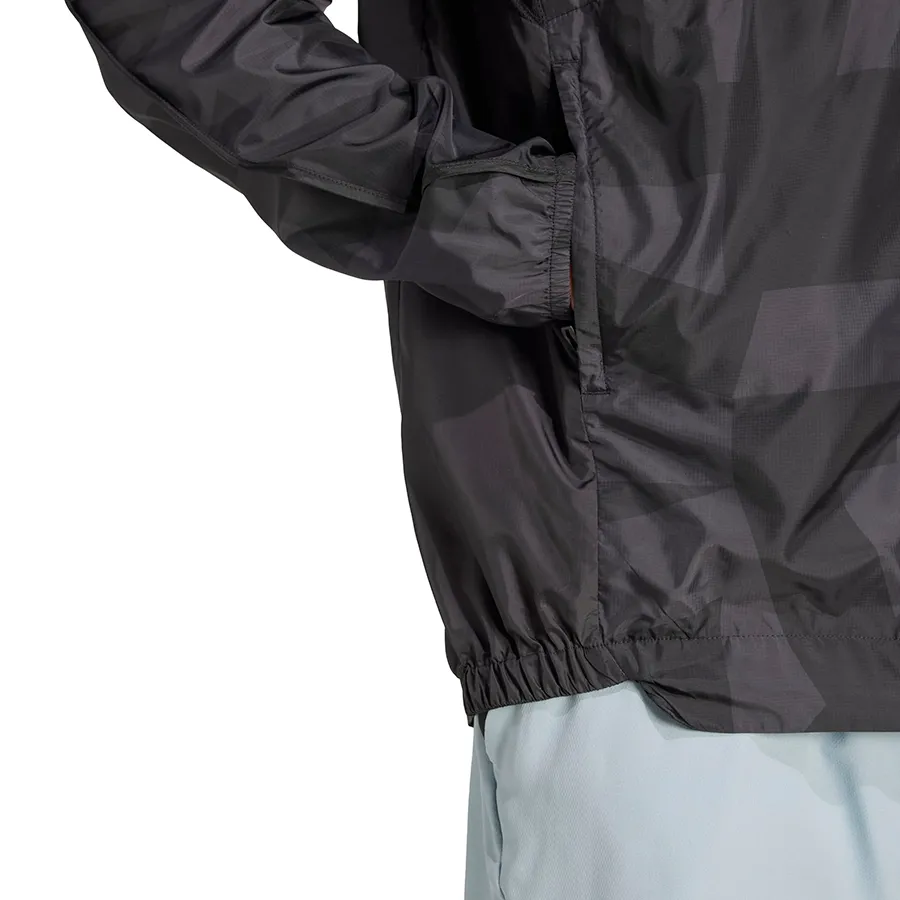 Imagen 1 de 4 de Campera adidas Terrex Multi Estampado-NEGRO