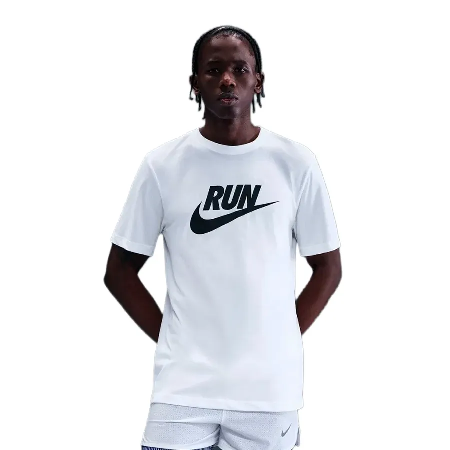 Imagen 0 de 4 de Remera Nike Tee Run Swoosh-BLANCO