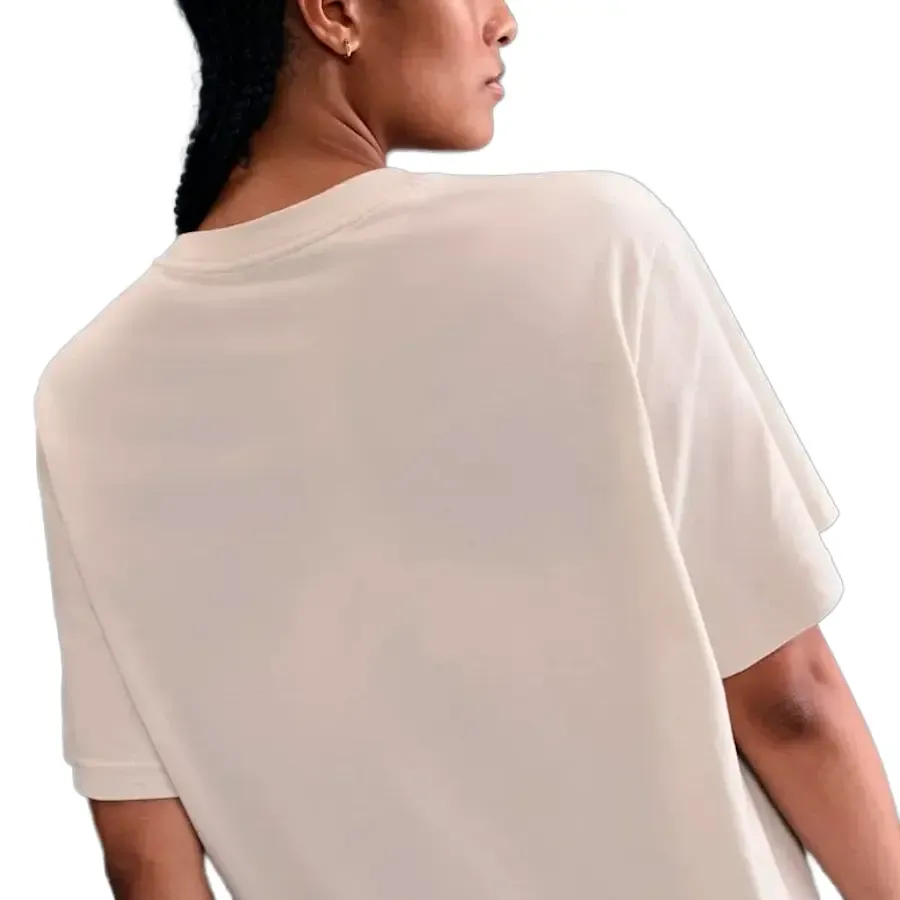 Imagen 3 de 4 de Remera Nike Essentials-HUESO