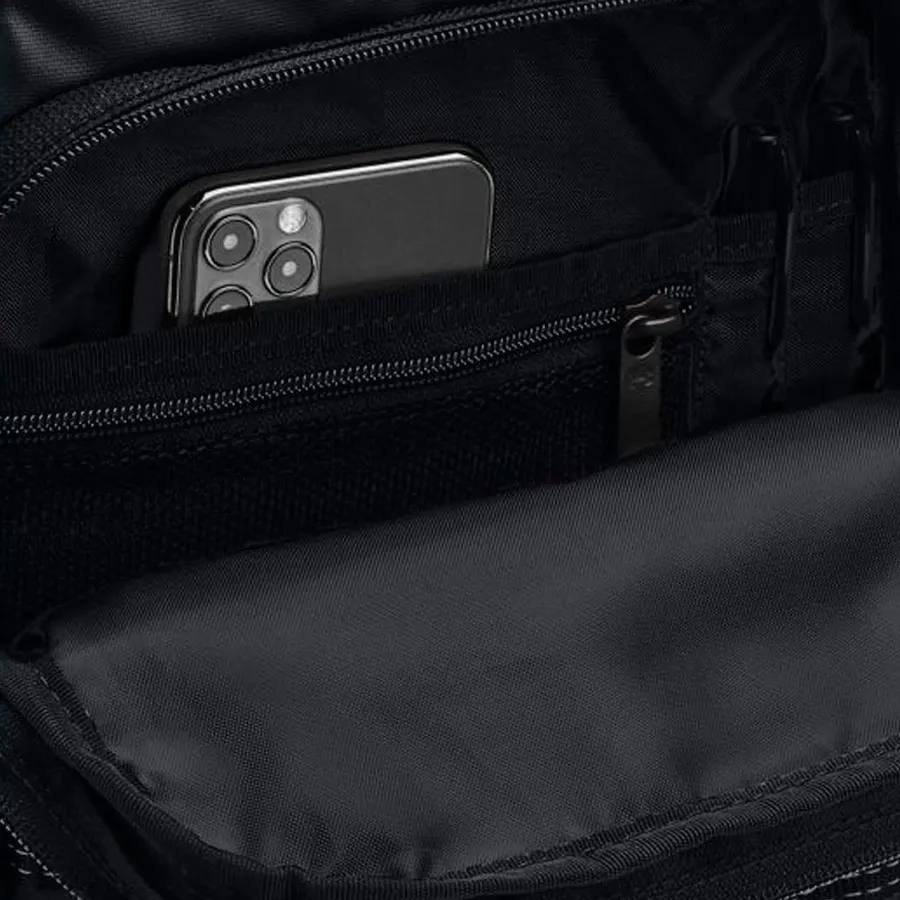 Imagen 4 de 5 de Mochila Under Armour Triumph Sport-NEGRO