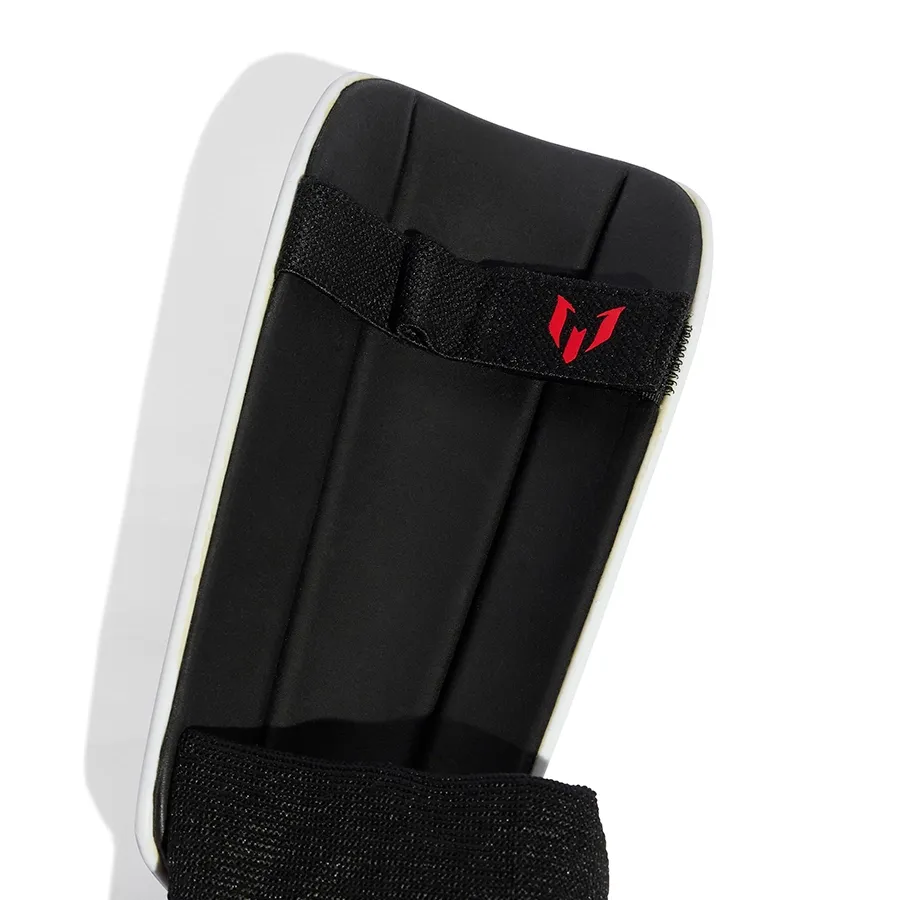 Imagen 2 de 3 de Canilleras adidas Messi Match-PLATA/ROJO/NEGRO