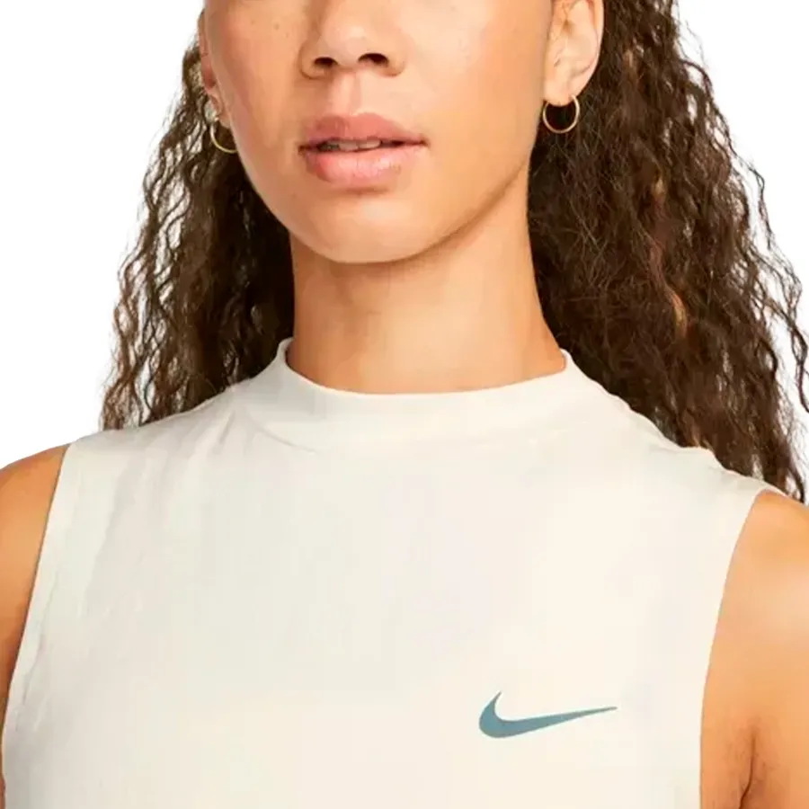 Imagen 2 de 3 de Musculosa Nike Run Division-NATURAL