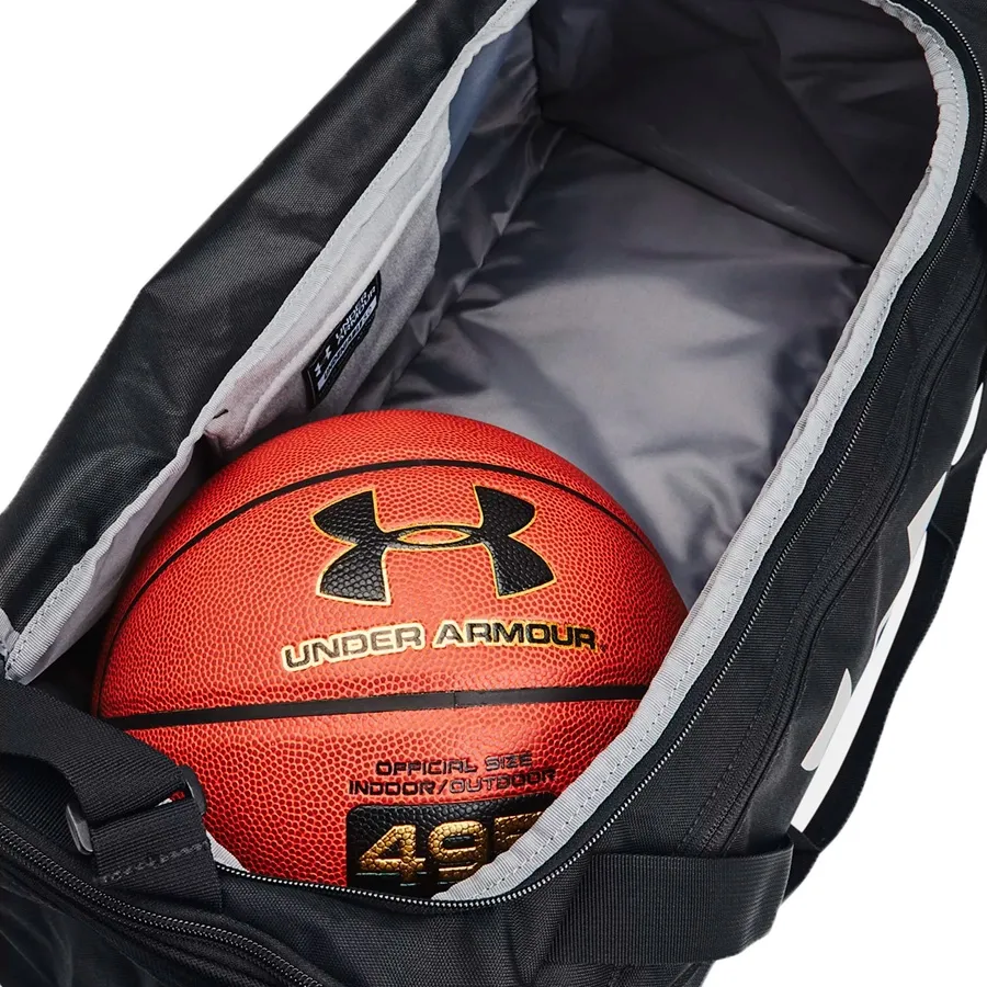 Imagen 3 de 8 de Bolso Under Armour Undeniable 5.0 Duffle-NEGRO/PLATA