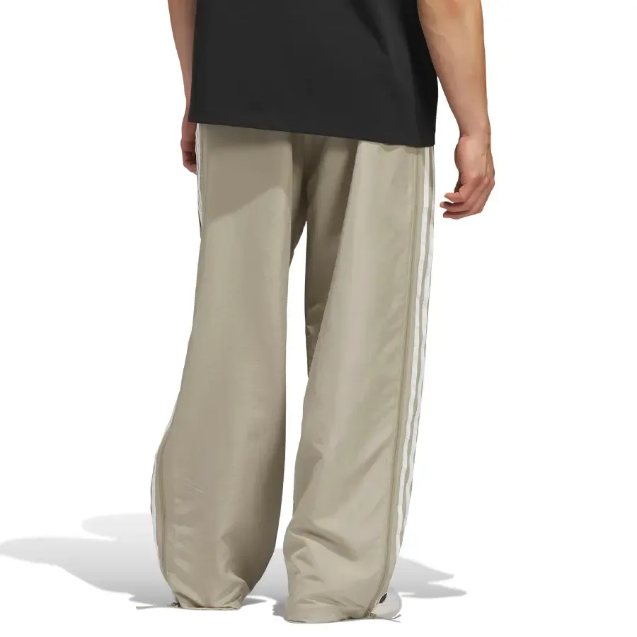 Imagen 1 de 5 de Pantalón adidas originals Windbreak-BEIGE