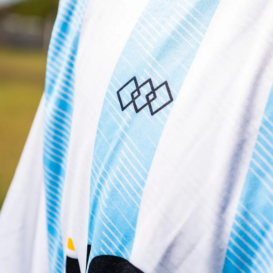 Imagen 3 de 6 de Camiseta Kamp Tunuyan 24-BLANCO/CELESTE