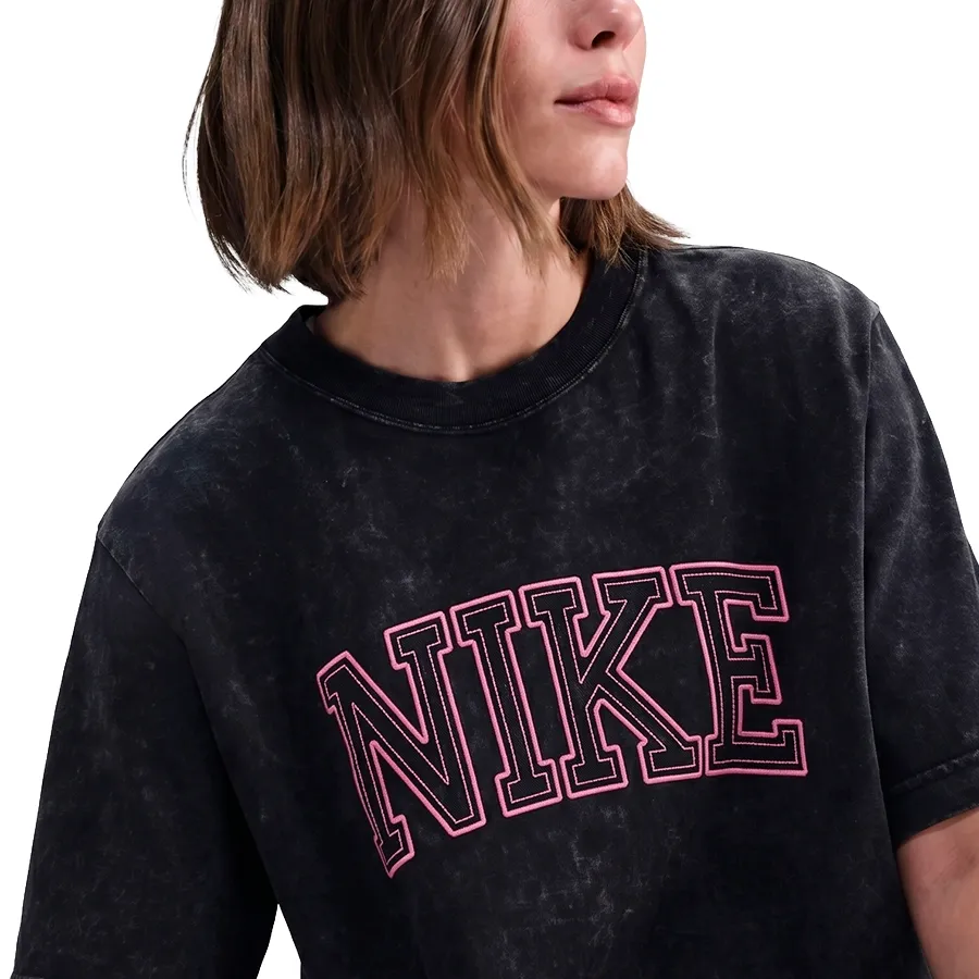 Imagen 2 de 3 de Remera Nike Sportswear Classics-NEGRO/ROSA