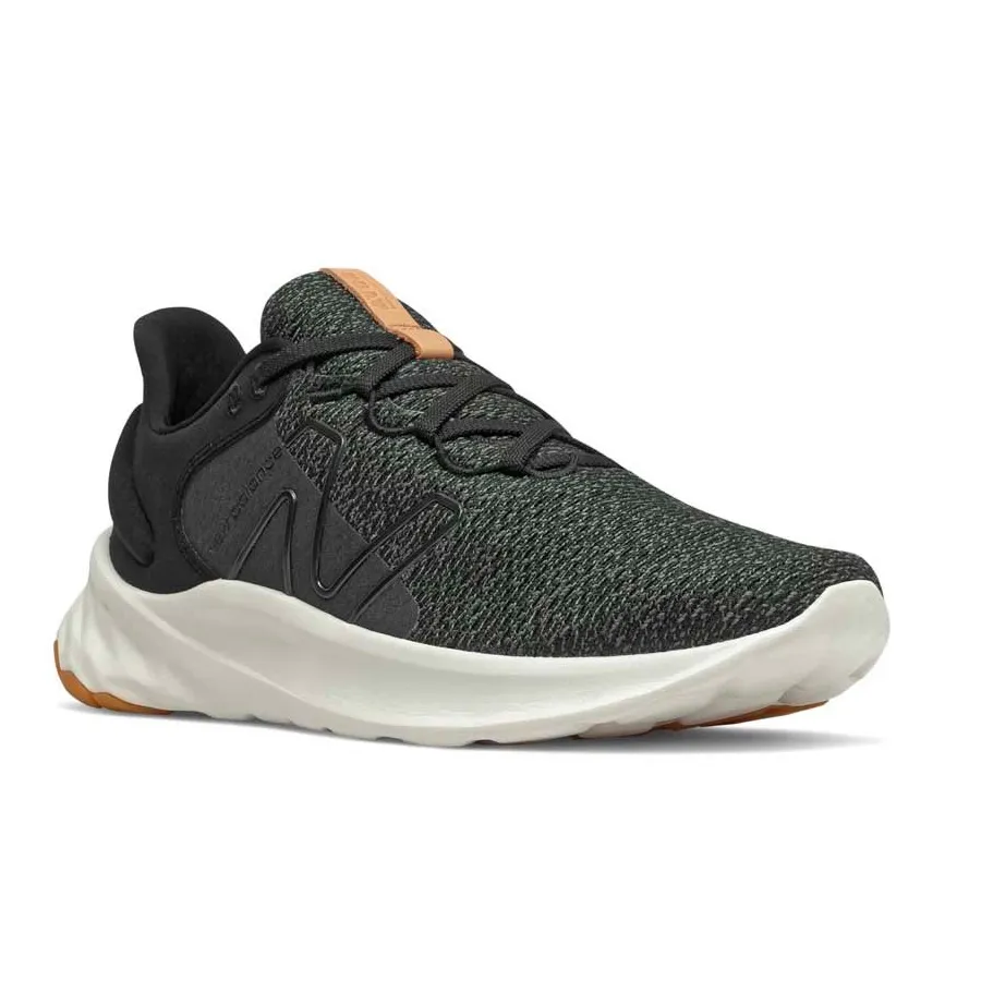 Imagen 1 de 5 de Zapatillas New Balance Fresh Foam Roav v2-NEGRO/BLANCO