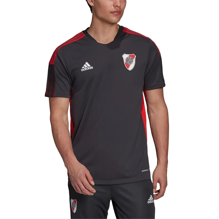 Imagen 0 de 6 de Camiseta adidas Entrenamiento Tiro River Plate-GRAFITO/ROJO/BLANCO