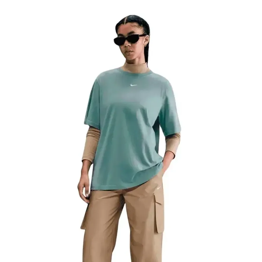 Imagen 0 de 4 de Remera Nike Essentials-VERDE AGUA