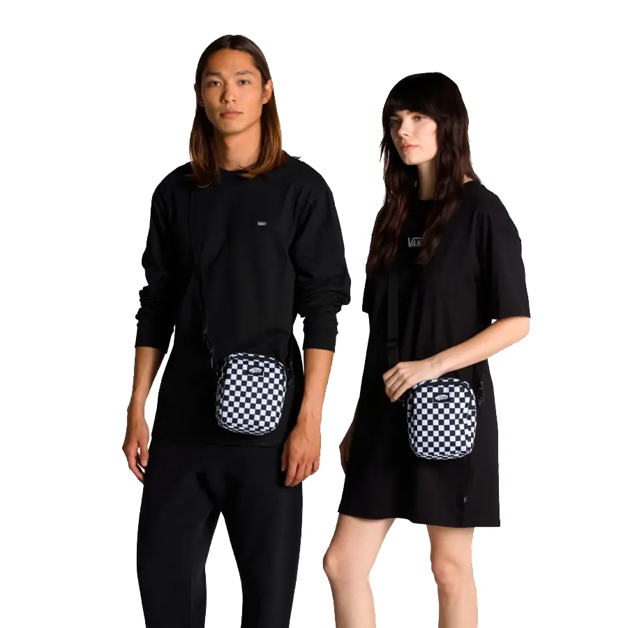 Imagen 2 de 3 de Riñonera Vans Go Better Crossbody-NEGRO/BLANCO