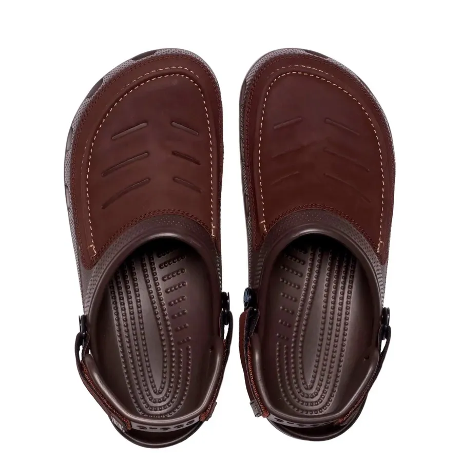 Imagen 4 de 5 de Sandalias Crocs Yukon Vista II Clog-MARRON