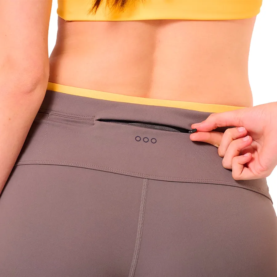 Imagen 3 de 4 de Shorts Saucony Kinvara 5"-GRIS