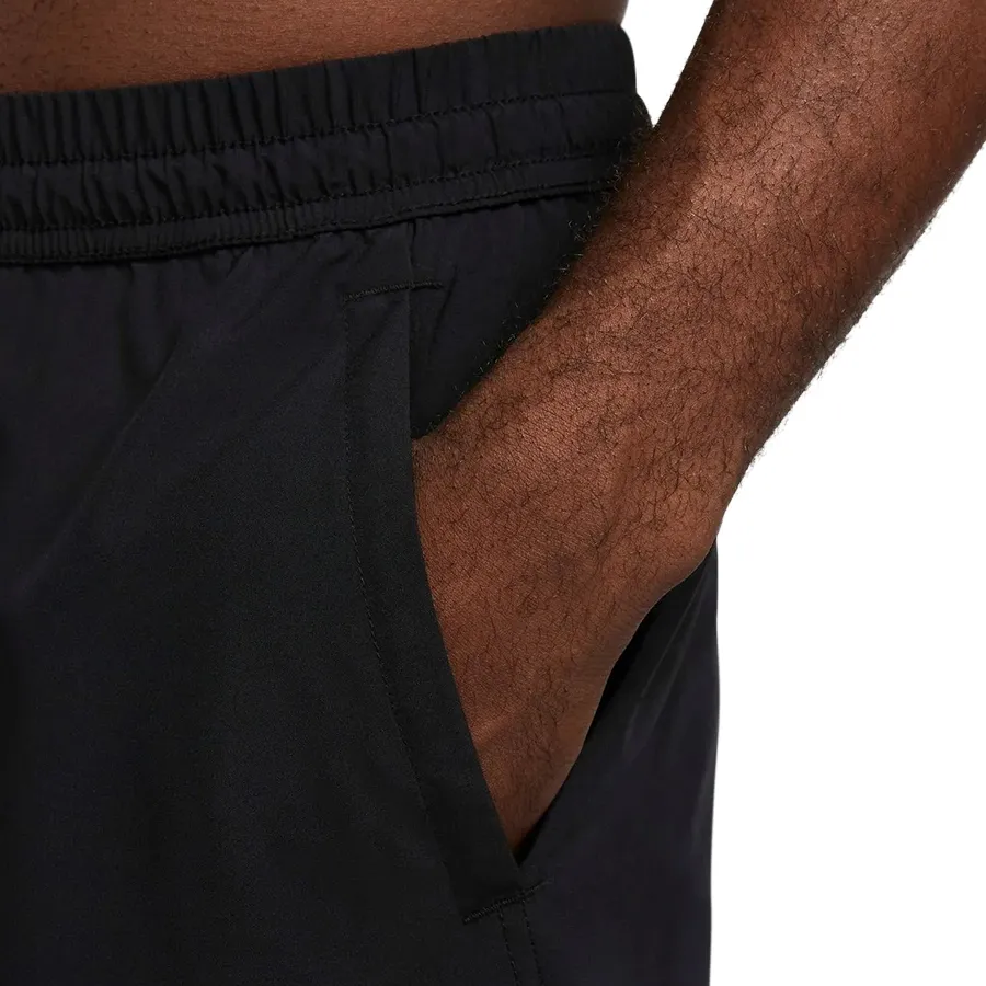 Imagen 2 de 3 de Nike Shorts  Form-NEGRO