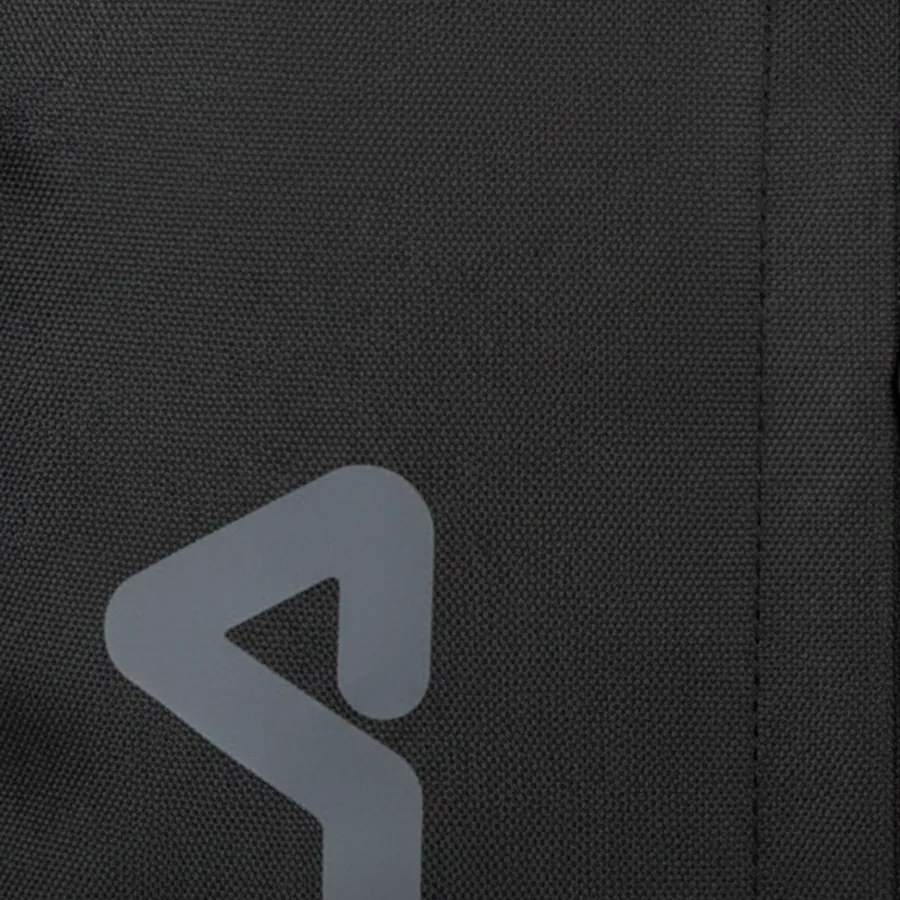 Imagen 2 de 3 de Mochila fila basic letter-NEGRO