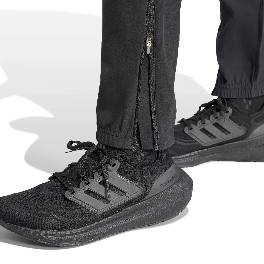Imagen 4 de 5 de Pantalón adidas Run It TKO-NEGRO