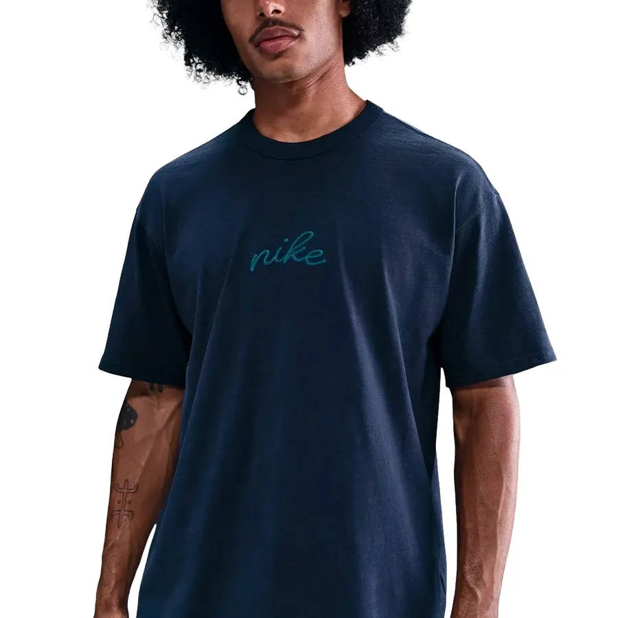 Imagen 2 de 3 de Remera Nike Premium Essentials-MARINO
