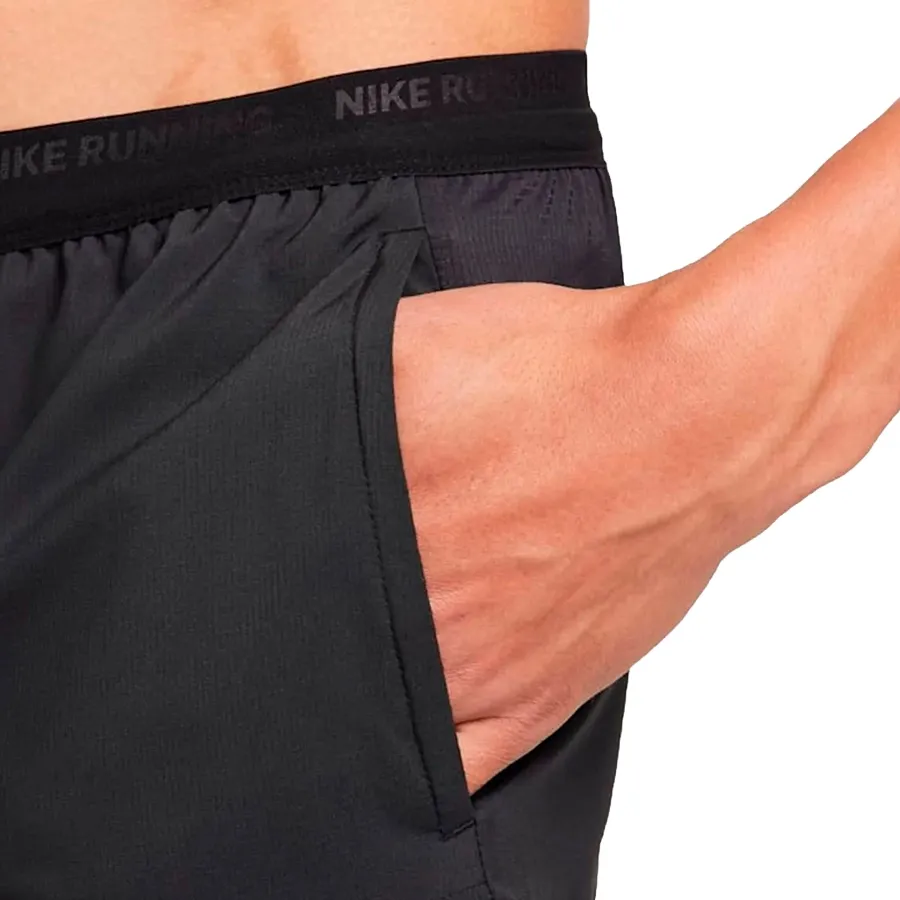 Imagen 1 de 4 de Short Nike Stride 2 En 1-NEGRO