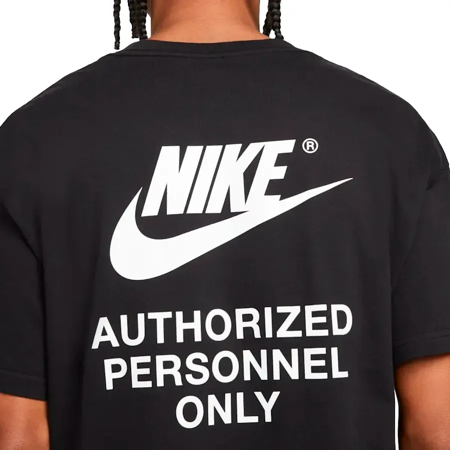 Imagen 3 de 5 de Remera Nike Sportswear-NEGRO