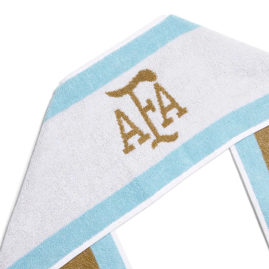 Imagen 0 de 3 de Toalla Adidas AFA Selección Argentina 26-BLANCO/CELESTE