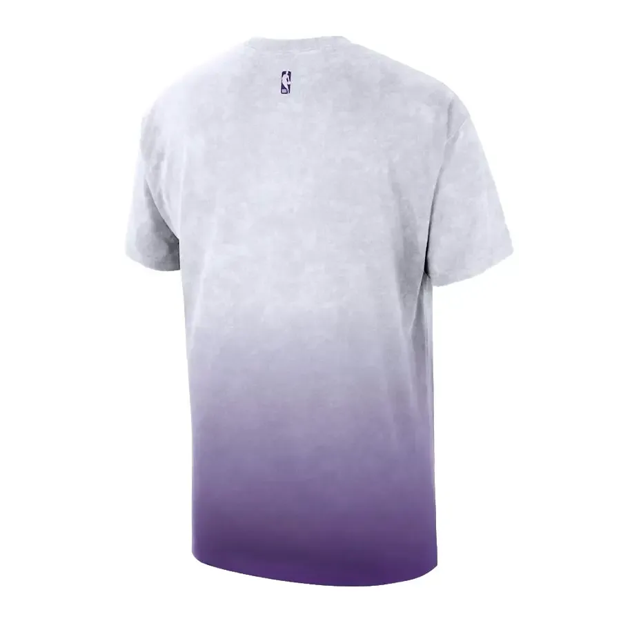 Imagen 1 de 2 de Remera Nike Los Angeles Lakers Essential City Edition-GRIS/PURPURA/AMARILLO