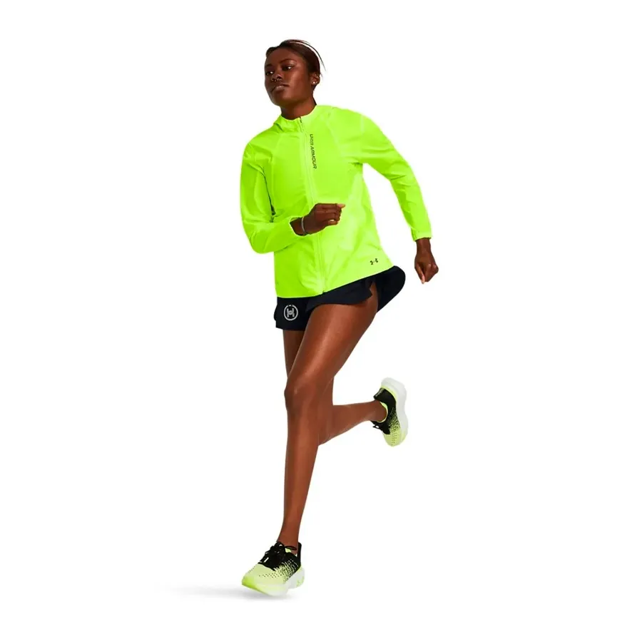 Imagen 3 de 4 de Campera Under Armour Outrun The Storm-VERDE FLUOR