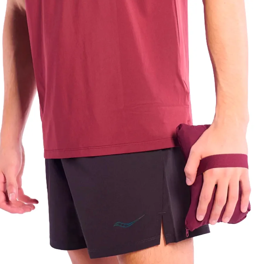 Imagen 9 de 10 de Campera Saucony Triumph Packaway-BORDO